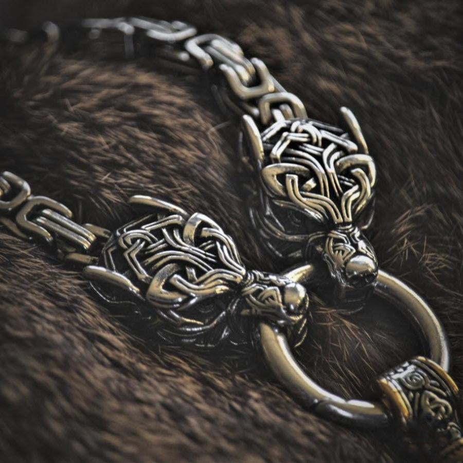 King Chain Wolves Holding Mjolnir Pendant
