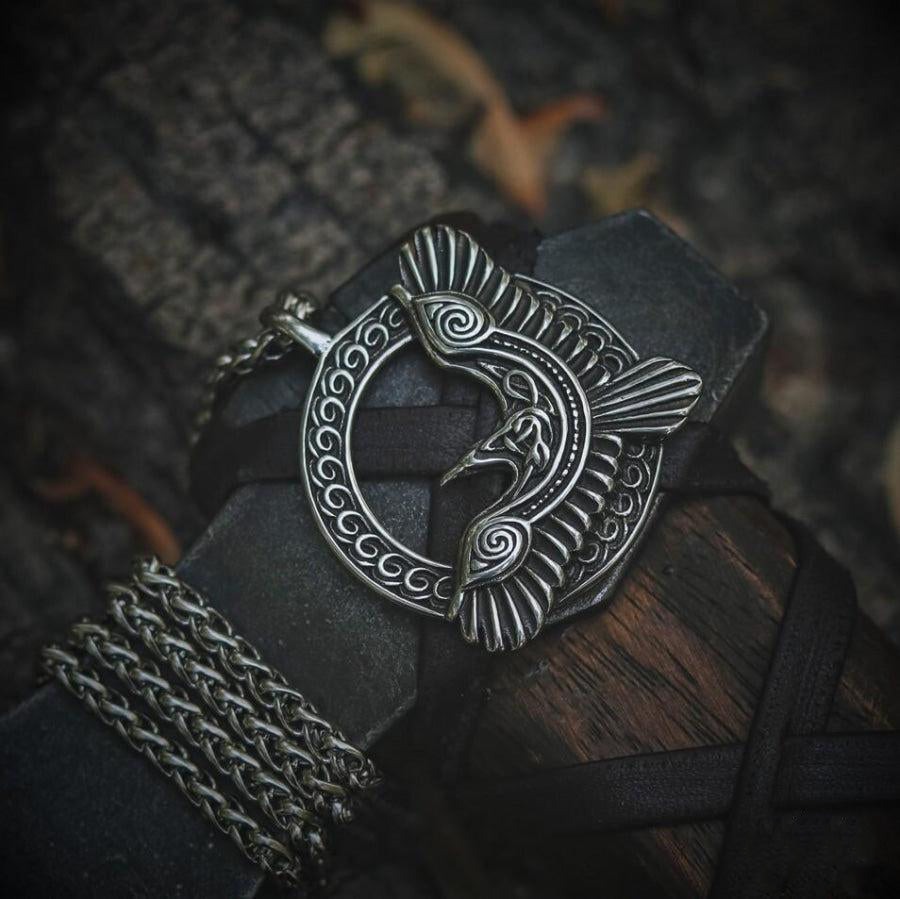 The guarding Raven Necklace