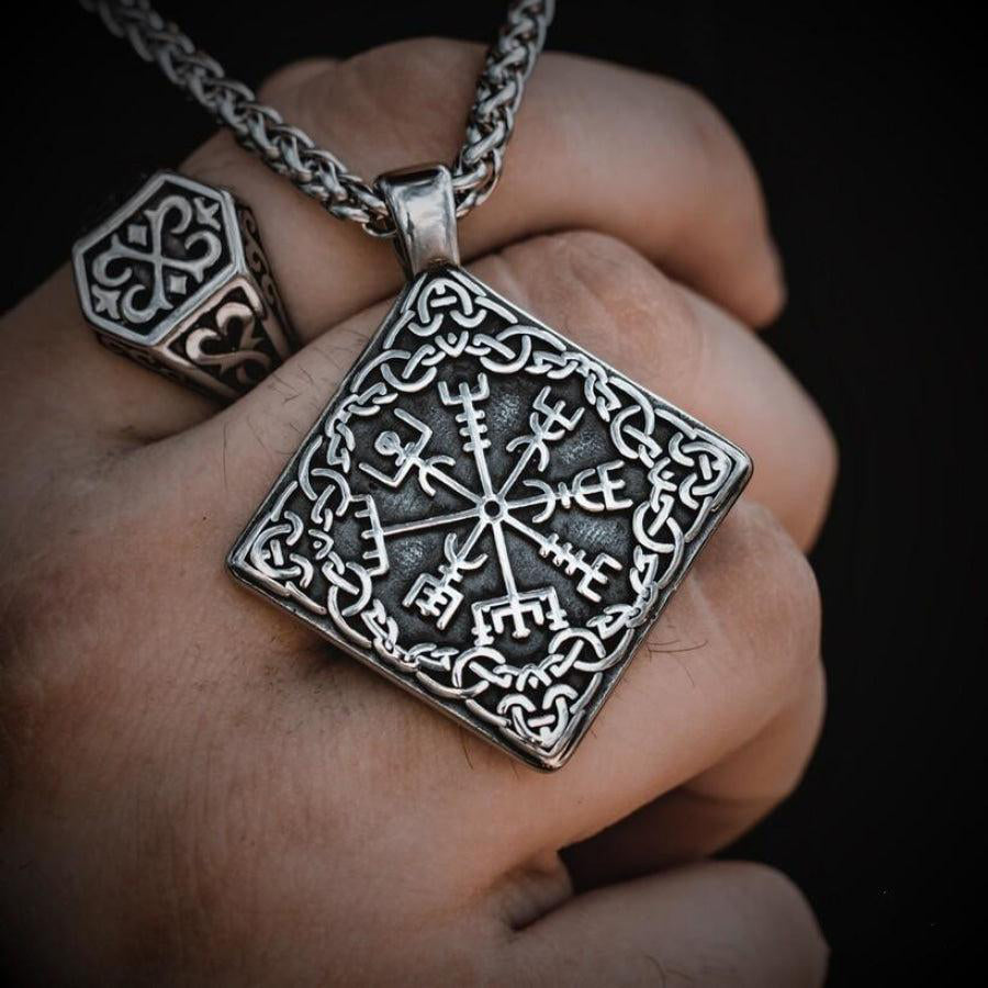 Nordic Vegvisir Necklace